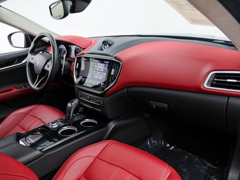 Certified 2023 Maserati Ghibli Modena RWD image 11