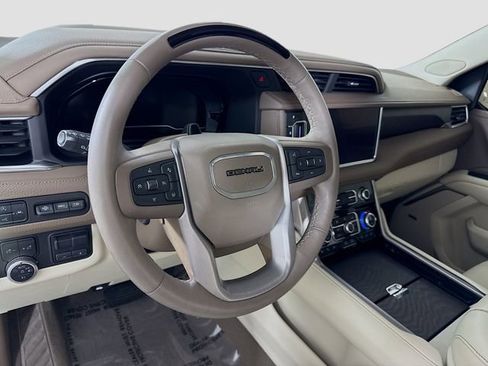 Used 2024 GMC Yukon Denali w/ Advanced Technology Package image 9