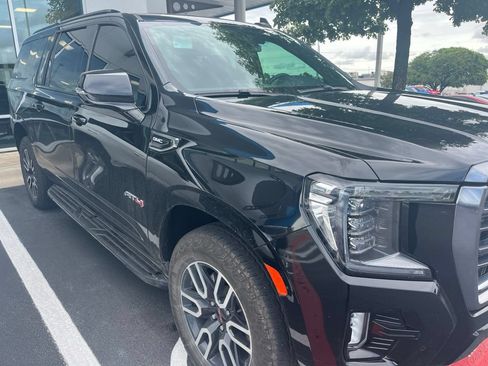Used 2024 GMC Yukon XL AT4 AWD/4WD image 3