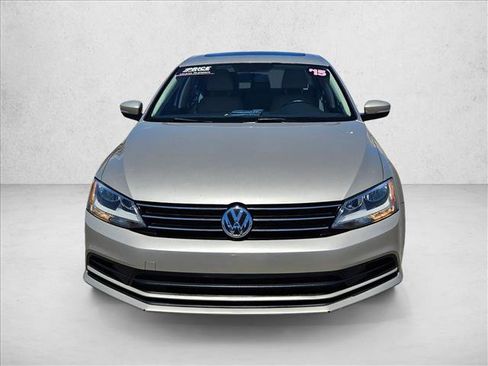 Used 2015 Volkswagen Jetta SE FWD image 2