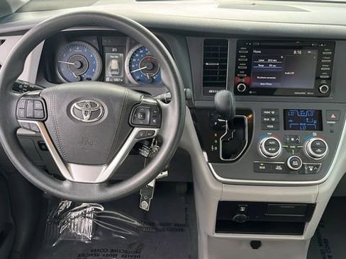 Used 2020 Toyota Sienna LE FWD image 4