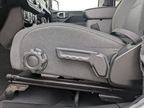 Used 2024 Jeep Gladiator Sport image 21