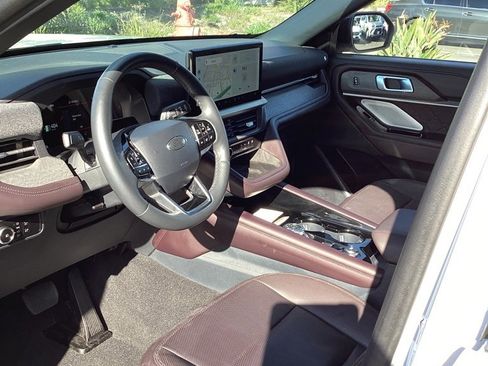 Used 2025 Ford Explorer Platinum w/ LUX Leather Package image 10