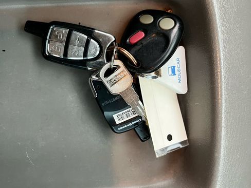 Used 2005 Chevrolet Avalanche Z66 w/ Preferred Equipment Group image 32