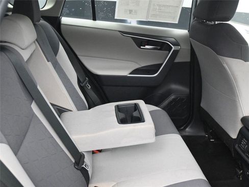 Used 2019 Toyota RAV4 XLE w/ Convenience Package image 10