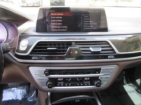 Used 2017 BMW 740i RWD image 19