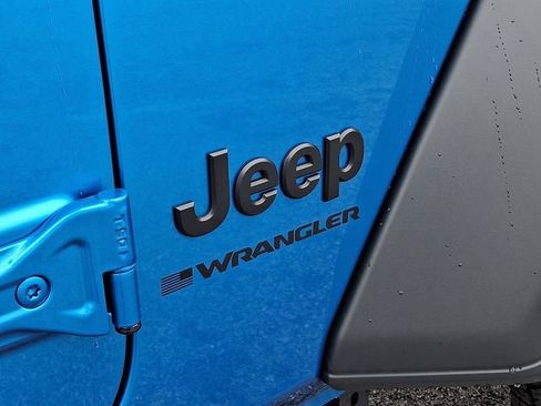 Used 2025 Jeep Wrangler Unlimited Sport AWD/4WD image 31
