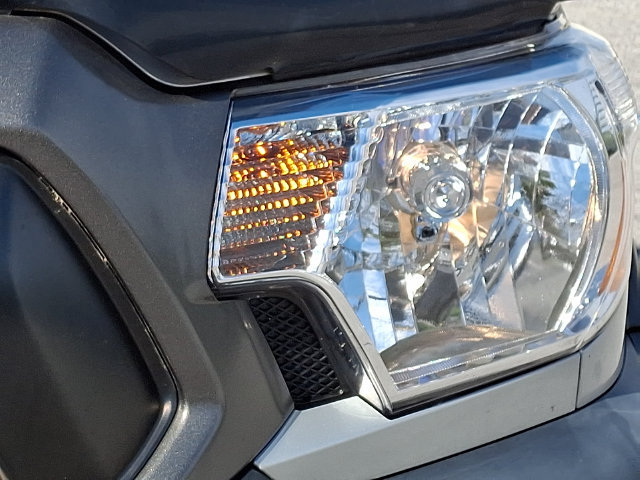 Used 2012 Toyota Tacoma 4x4 Access Cab image 12