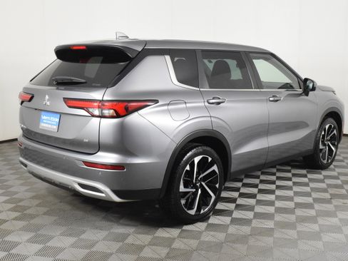 Used 2023 Mitsubishi Outlander SE image 6