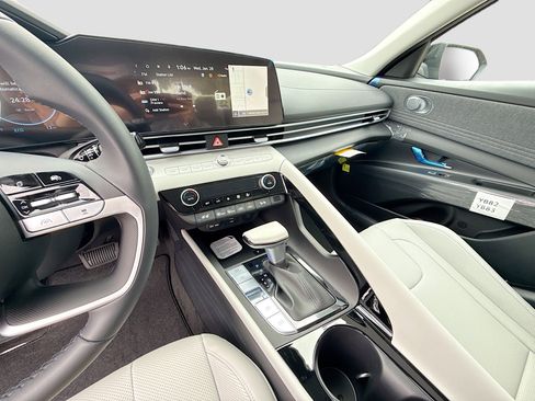 New 2026 Hyundai Elantra Limited image 25