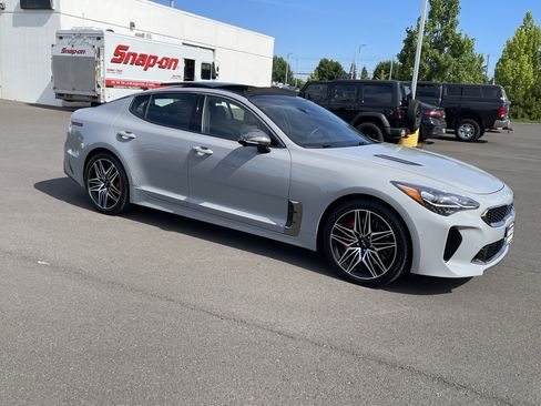 Used 2022 Kia Stinger GT2 AWD/4WD image 7