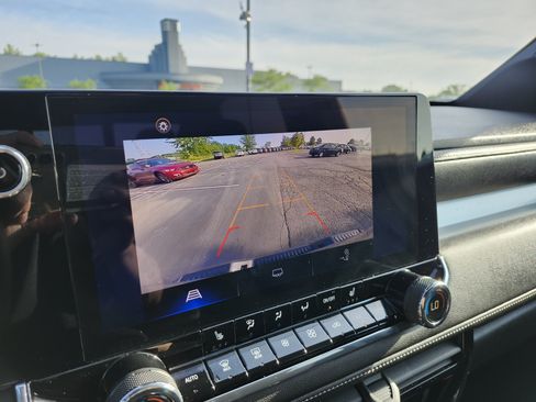 Used 2023 Chevrolet Colorado LT w/ LT Convenience Package II RWD image 2