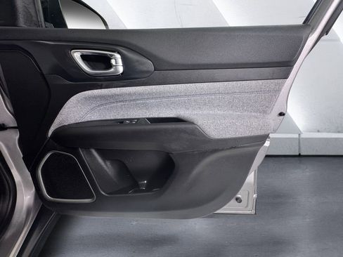 Used 2023 Jeep Compass Sport image 15