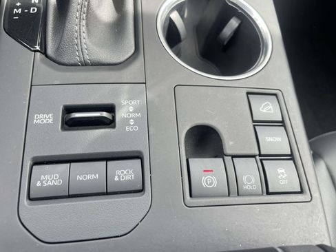 Used 2023 Toyota Highlander XLE image 58