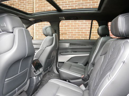 Certified 2026 Cadillac Vistiq Platinum AWD/4WD image 10