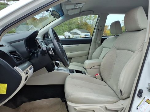 Used 2011 Subaru Outback 2.5i image 8
