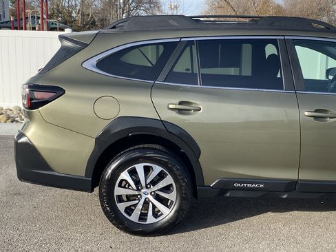 Used 2025 Subaru Outback Premium image 6