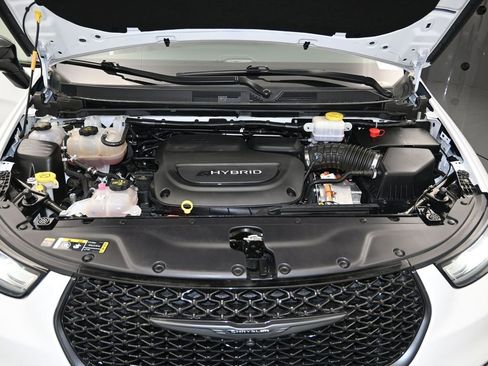 Used 2024 Chrysler Pacifica Select image 29