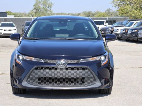 Used 2022 Toyota Corolla LE image 2