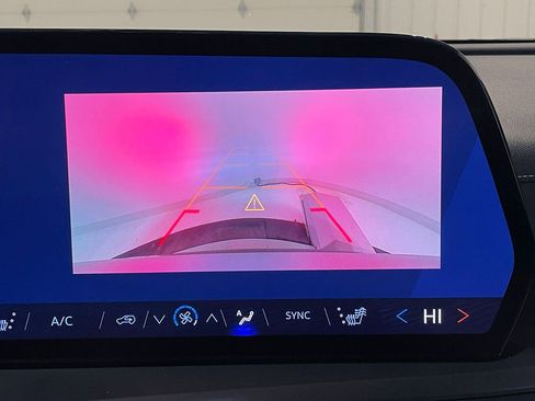 Used 2026 Chevrolet Traverse LT image 4