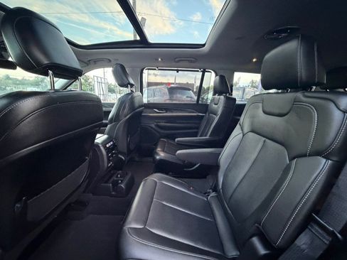 Used 2023 Jeep Grand Cherokee L Limited w/ Luxury Tech Group II AWD/4WD image 29