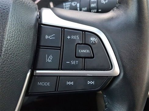 Used 2022 Toyota Highlander XLE image 25