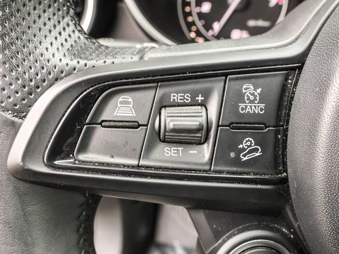 Used 2023 Alfa Romeo Stelvio Ti image 21