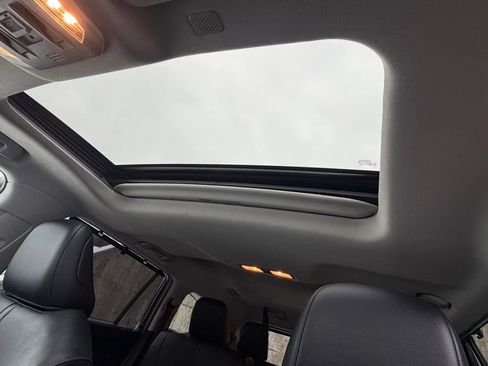 Used 2020 Toyota Highlander XLE image 15