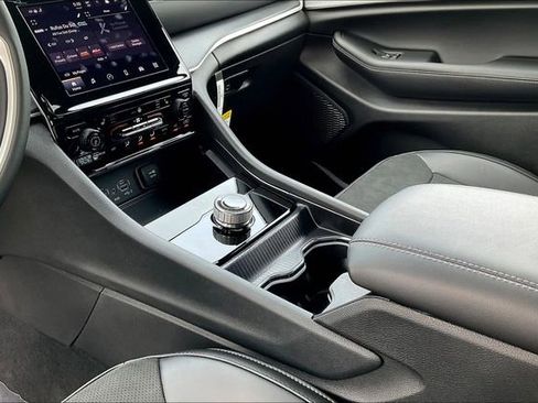 New 2025 Jeep Grand Cherokee Altitude image 11