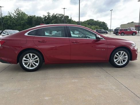 Used 2017 Chevrolet Malibu LT FWD image 14