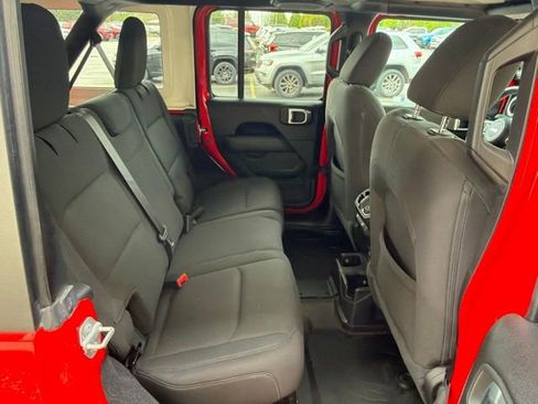 Used 2020 Jeep Wrangler Unlimited Sahara w/ Cold Weather Group AWD/4WD image 12