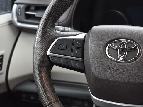 Used 2021 Toyota Sienna Platinum image 17