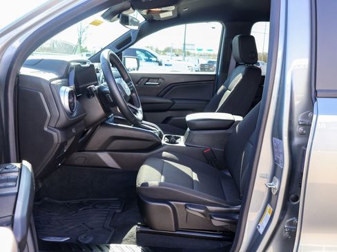 Used 2024 Chevrolet Colorado LT RWD image 6