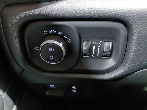 Used 2019 RAM 1500 Big Horn AWD/4WD image 41