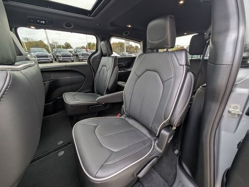 New 2026 Chrysler Pacifica Limited w/ S Appearance Package image 13