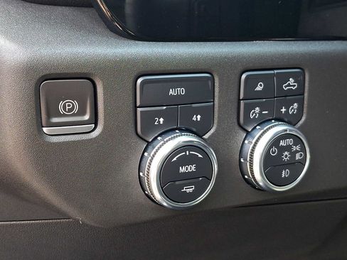 Used 2023 GMC Sierra 1500 SLT w/ SLT Premium Plus Package AWD/4WD image 28