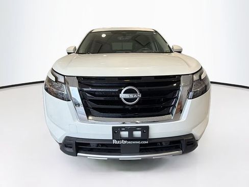 Used 2023 Nissan Pathfinder Platinum AWD/4WD image 2