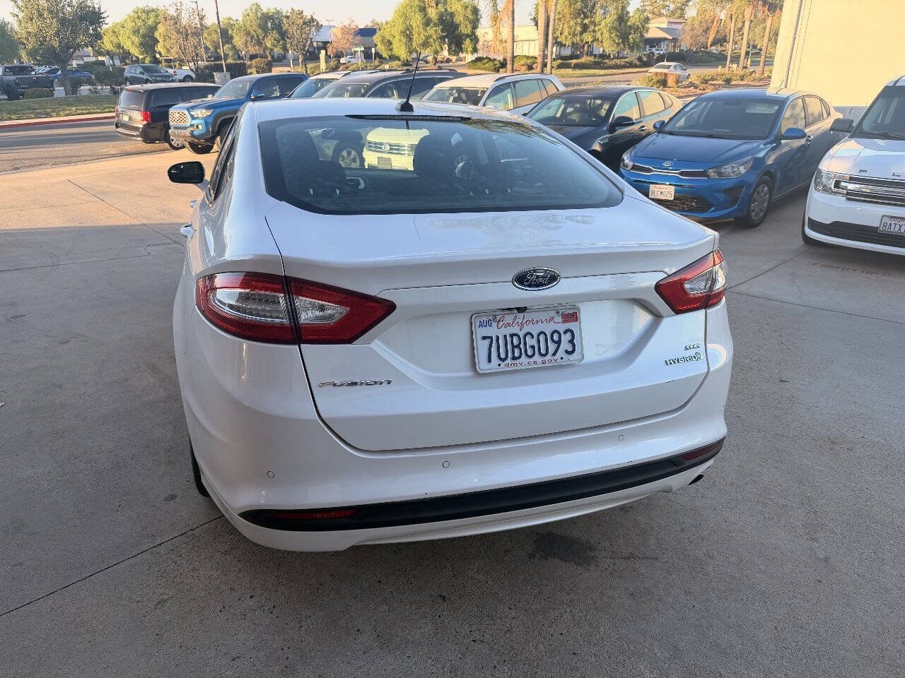 Used 2016 Ford Fusion SE FWD image 17