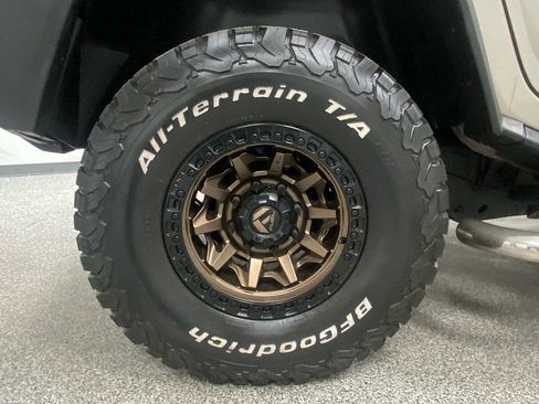 Used 2005 HUMMER H2 w/ Preferred Equipment Group image 28