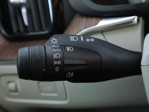 Used 2019 Volvo XC60 T6 Inscription w/ Protection Package image 21