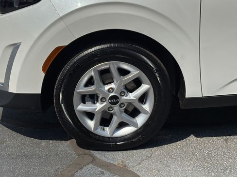 Used 2025 Kia Soul LX w/ LX Technology Package FWD image 28