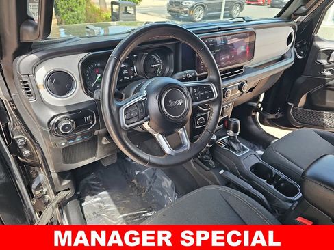 Used 2024 Jeep Wrangler Unlimited Sahara AWD/4WD image 15