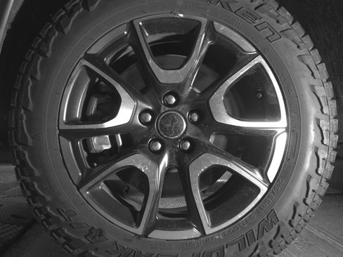 Used 2025 Jeep Compass Trailhawk AWD/4WD image 12