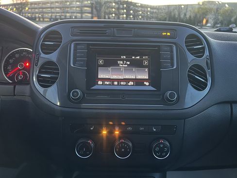 Used 2016 Volkswagen Tiguan S image 19