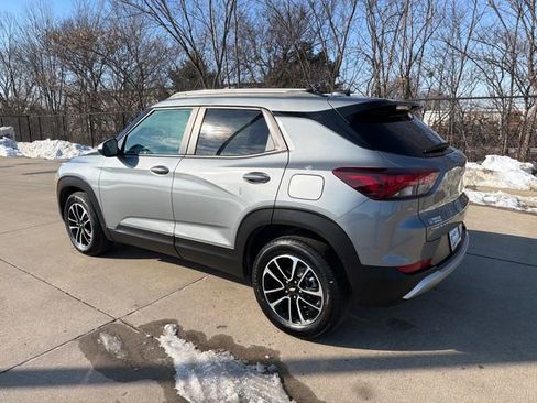 Used 2025 Chevrolet TrailBlazer LT image 3