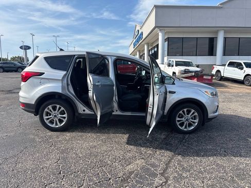 Used 2019 Ford Escape SE FWD image 8