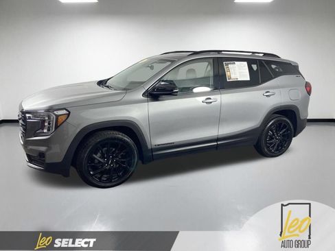 Used 2023 GMC Terrain SLT w/ Infotainment Package II AWD/4WD image 2