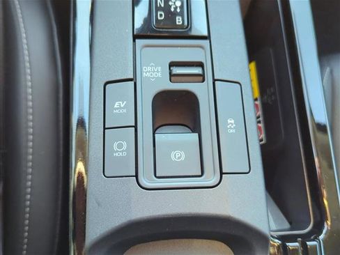 Certified 2025 Toyota Prius XLE image 21