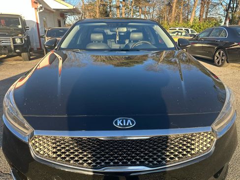 Used 2017 Kia Cadenza Premium w/ Luxury Package image 3
