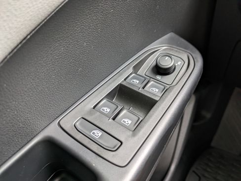 Certified 2024 Volkswagen Taos SE FWD image 21